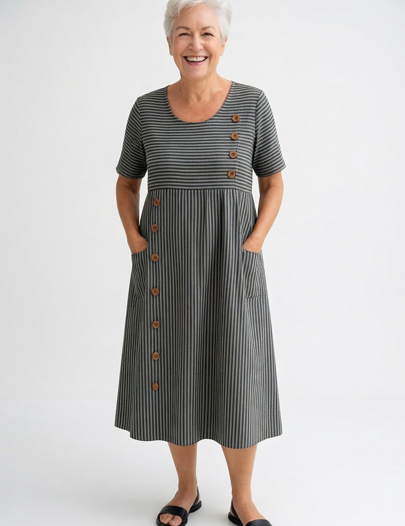 Linéora™ — Robe rayée fluide au charme estival